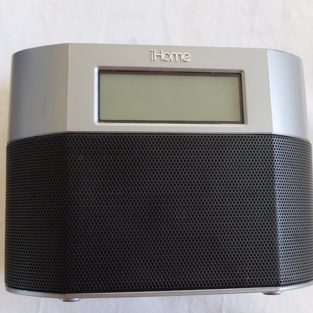 iHome Charging Station / Alarm Clock
